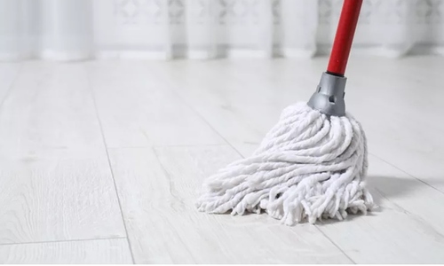 Tại sao nên bỏ cây lau nhà truyền thống?