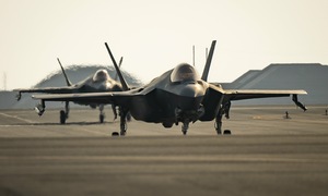 Vụ suýt trúng tên lửa Houthi gây hoài nghi về tiêm kích F-35 Mỹ