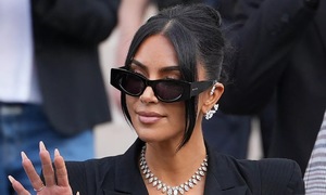 Kim Kardashian mặc lộng lẫy ra tòa