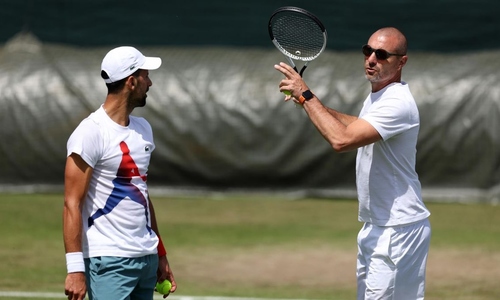 Djokovic thuê HLV đồng hương