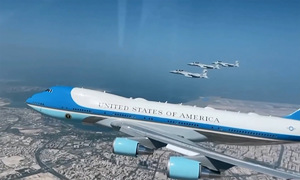 Biên đội 'F-15 mạnh nhất thế giới' hộ tống chuyên cơ chở ông Trump