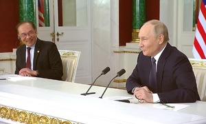 Màn đố vui gây sốt của ông Putin với Thủ tướng Malaysia