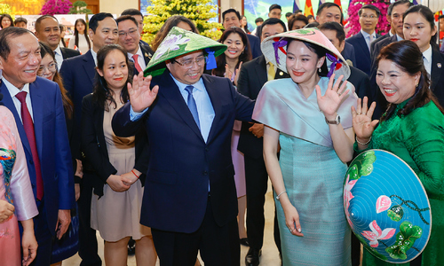 Hai ngày Thủ tướng Thái Lan ở Việt Nam