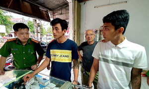 Cướp điện thoại trong nhà thờ