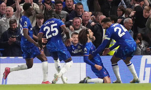Man Utd thua Chelsea dù dùng đội hình mạnh nhất