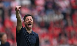 Alonso chia tay Leverkusen bằng siêu kỷ lục