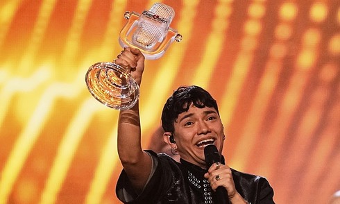 Chàng trai Áo thắng Eurovision 2025