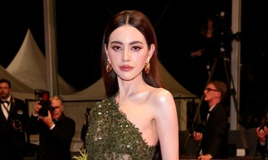 Mỹ nhân 'Tình người duyên ma' diện xuyên thấu ở Cannes