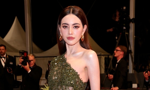 Mỹ nhân 'Tình người duyên ma' diện xuyên thấu ở Cannes