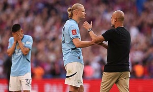 Guardiola bất ngờ vì Haaland nhường phạt đền cho Marmoush