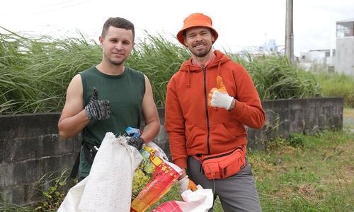 Chàng trai Nga hai năm dọn rác ở biển Đà Nẵng