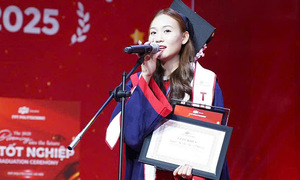 Nữ sinh bỏ đại học, tốt nghiệp thủ khoa cao đẳng