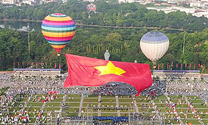 Nghệ An bay đại kỳ Tổ quốc kỷ niệm 135 năm ngày sinh Chủ tịch Hồ Chí Minh