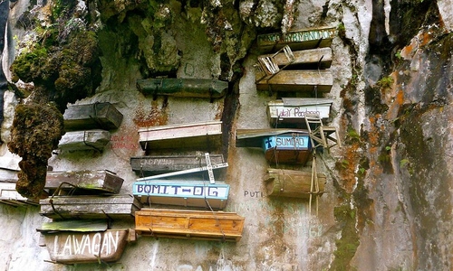 Quan tài treo trên núi ở Philippines
