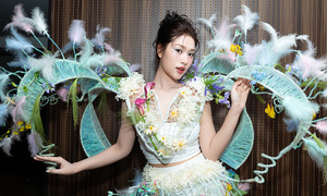 Show thời trang kết hợp hoa