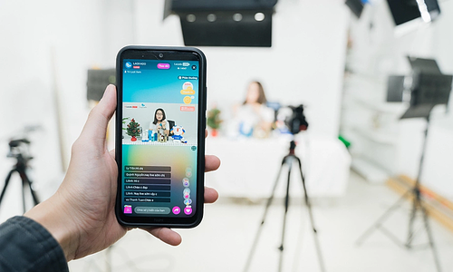 Livestream - nghề 'bán' sức khỏe