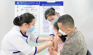 Tiêm vaccine trước khi về quê, du lịch hè
