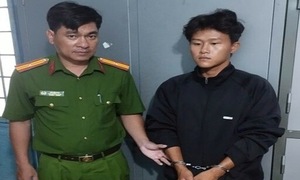 Đâm trọng thương người tình của mẹ
