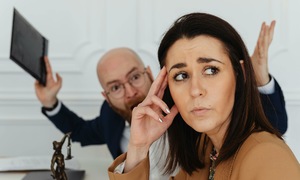 Mắc kẹt trong công ty độc hại