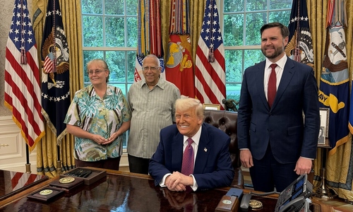 Ông Trump gặp anh trai Giáo hoàng Leo XIV tại Nhà Trắng