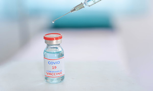 FDA hạn chế số mũi vaccine Covid-19 cho người dưới 65 tuổi
