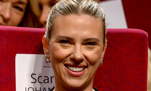 Scarlett Johansson gây chú ý khi lần đầu làm đạo diễn
