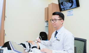 Nỗ lực giữ song thai cho mẹ bầu cổ tử cung ngắn