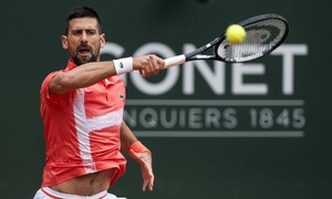 Djokovic thắng trận đầu trên sân đất nện