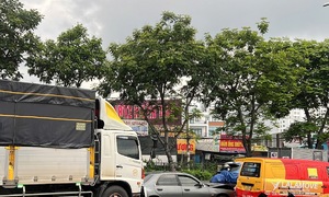 5 xe tông liên hoàn ở cửa ngõ TP HCM, hai người chết