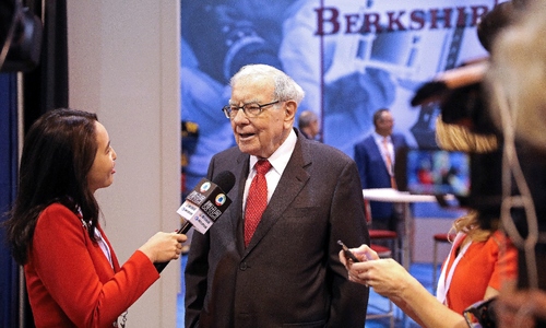 Warren Buffett: Chứng khoán nhiều cơ hội hơn bất động sản