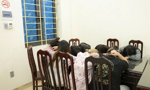 Nhóm 'chăn dắt', khống chế các nữ tiếp viên rót bia ở quán karaoke