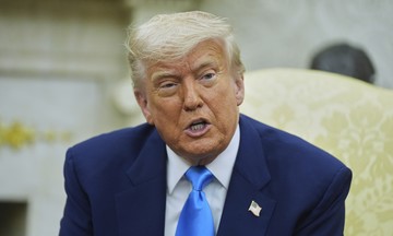 Ông Trump đề xuất Anh khoan dầu, ngừng xây turbine gió