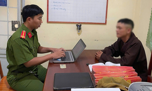 Giả tu sĩ kêu gọi từ thiện