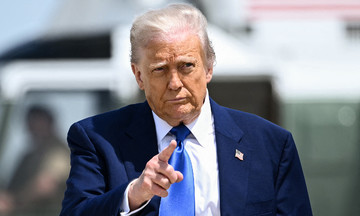 Ông Trump dọa áp thuế 50% với châu Âu