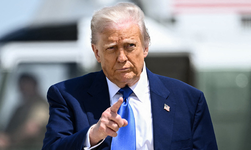 Ông Trump dọa áp thuế 50% với châu Âu