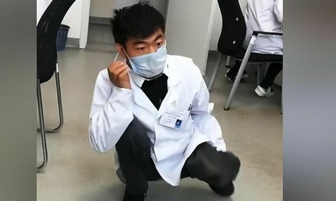 Chàng trai bại não làm bác sĩ