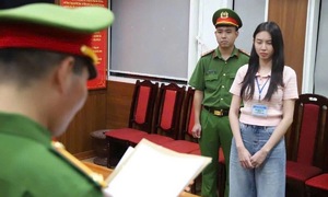 Hoa hậu Thùy Tiên bị tước danh hiệu Gương mặt trẻ Việt Nam tiêu biểu