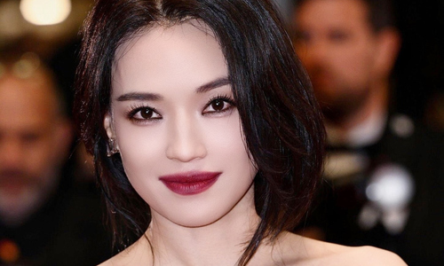 Thư Kỳ khoe sắc trên thảm đỏ Cannes