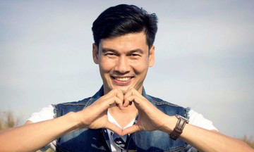 Tiết Cương đón con đầu lòng ở tuổi 52