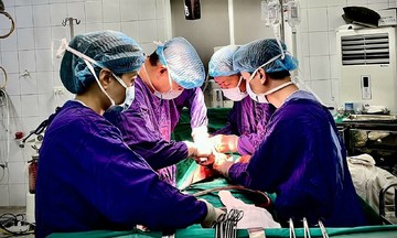 Người phụ nữ bị xe rác đè trọng thương