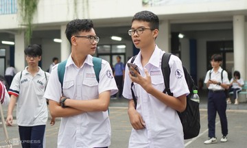 Đề Văn thi lớp 10 Phổ thông Năng khiếu 'gần gũi, thời sự'