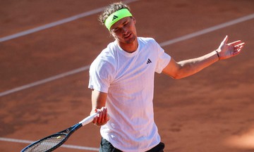 Máy bay chở Zverev dự Roland Garros bị sét đánh