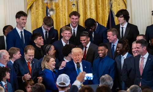 Ông Trump nói đùa về chiều cao của Barron