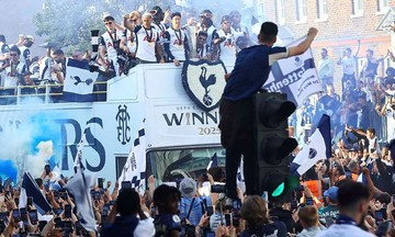 Biển người cùng Tottenham diễu hành mừng Cup