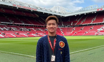 Hoàng Đức nghỉ đá ở CLB, cùng HLV Kim sang Malaysia đấu Man Utd