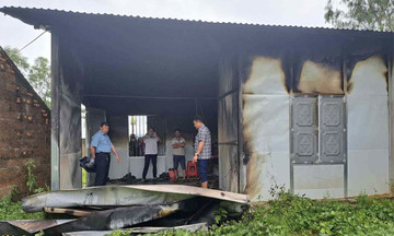 Sét đánh cháy nhà dân