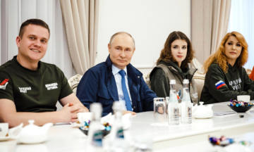 Nga nói Ukraine đã tập kích quy mô lớn vùng Kursk khi ông Putin tới thăm