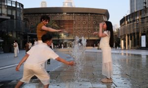 UAE hứng nắng nóng 51,6 độ C