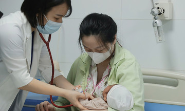 Lo dịch bệnh, đổ xô mua thuốc tăng đề kháng