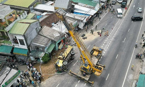Ôtô tông nhiều người ở Quảng Ngãi